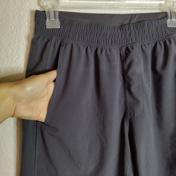 Lululemon T.H.E. pull on black line less shorts 11" sz M - Picture 3 of 6
